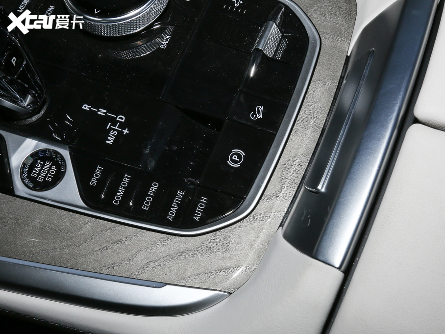 2020RX7 xDrive40i  M\b