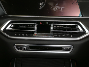 2020xDrive40i  M\b {{