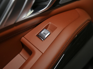 2020xDrive40i  M\b g