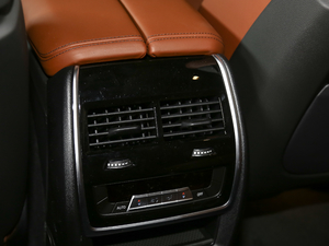 2020xDrive40i  M\b g