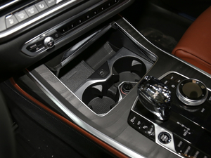 2020xDrive40i  M\b g