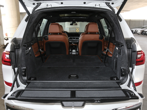 2020xDrive40i  M\b g