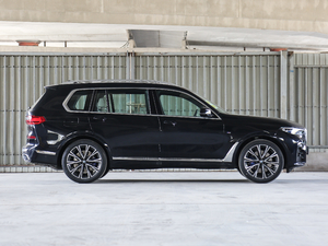 2020xDrive40i  M\b w^