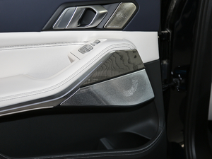 2020xDrive40i  M\b g