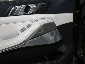 2020xDrive40i  M\(yn)b g