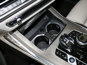 2020xDrive40i  M\(yn)b g