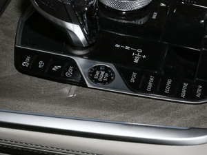 2020xDrive40i  M\b п؅^