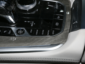 2020xDrive40i  M\b п؅^