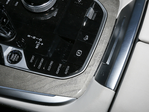 2020xDrive40i  M\b v܇Ƅ