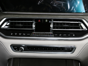 2020xDrive40i  M\b {{