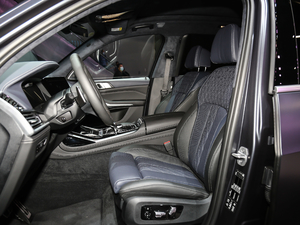 2020xDrive M50i xҹذ {