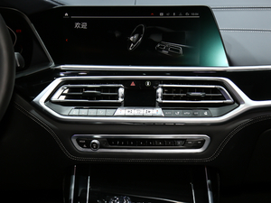 2020xDrive M50i xҹذ {(dio)L