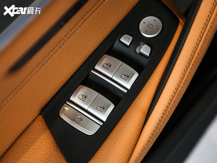 2020R5ϵ(M) 530i M\b