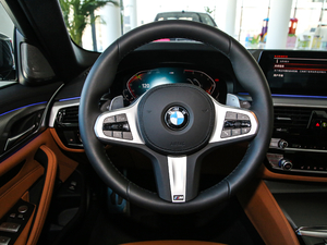 2020款530i M运动套装 方向盘