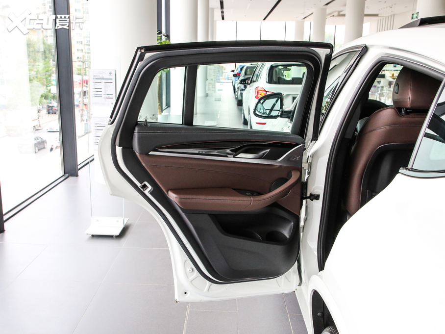 2020RX4 xDrive 25i M\b