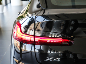 2020xDrive 25i MԽҰb ^