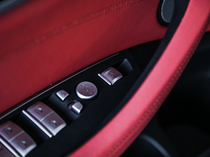 2020xDrive 25i MԽҰb g