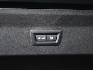 2019xDrive 25i Tʿ g