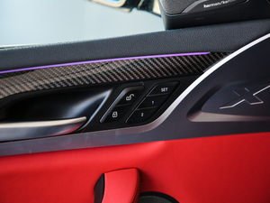 2019xDrive 25i Tʿ g