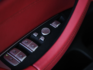 2019xDrive 25i Tʿ g