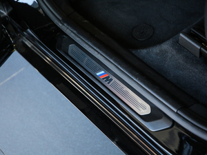 2019xDrive 25i Tʿ g