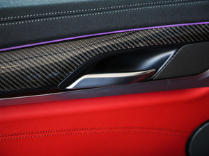 2019xDrive 25i Tʿ g