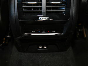 2019xDrive 25i Tʿ g