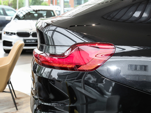 2020xDrive 25i M\b ^