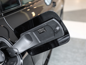 2020xDrive 25i M\b ^