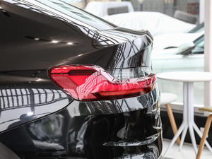 2020xDrive 25i M\b ^