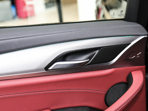 2020xDrive 25i M\b g