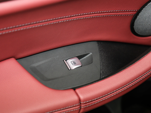 2020xDrive 25i M\b g