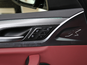 2020xDrive 25i M\b g