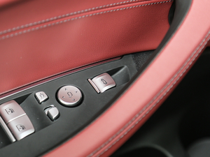 2020xDrive 25i M\b g