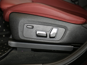 2020xDrive 25i M\b {{