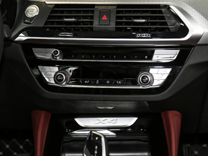 2020xDrive 25i M\b {{