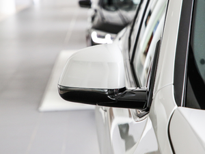 2020xDrive 25i M\b ^