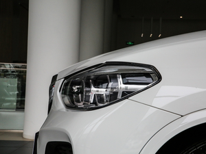 2020xDrive 25i M\b ^