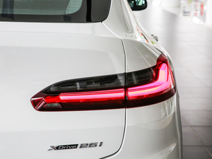 2020xDrive 25i M\b β