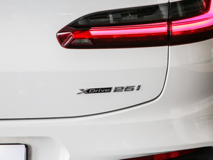 2020xDrive 25i M\b ^