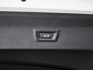 2020xDrive 25i M\b g