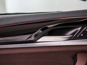 2020xDrive 25i M\b g