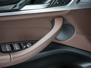 2020xDrive 25i M\b g