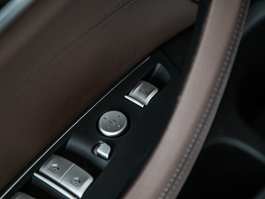 2020xDrive 25i M\b g