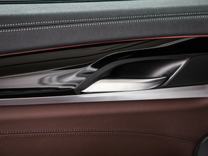 2020xDrive 25i M\b g