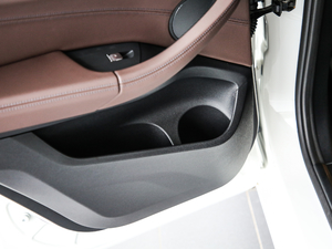 2020xDrive 25i M\b g