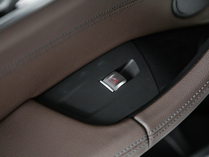 2020xDrive 25i M\b g