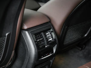 2020xDrive 25i M\b g