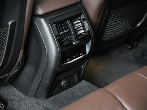 2020xDrive 25i M\b g