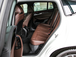 2020xDrive 25i M\b ſg